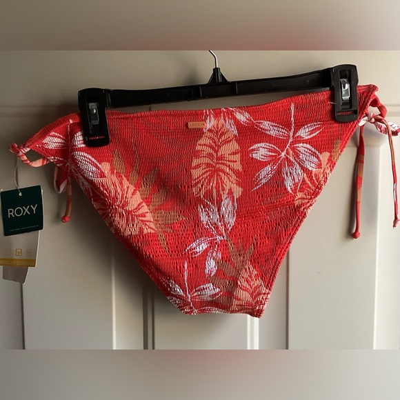 ROXY NWT SEASIDE TROPICS Side Tie
Bikini Bottom SIZE XL red - Picture 6 of 11